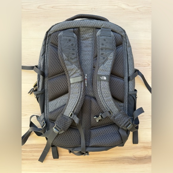 Like New North Face Borealis Backpack-Women’s Black with Gold details - Picture 2 of 4